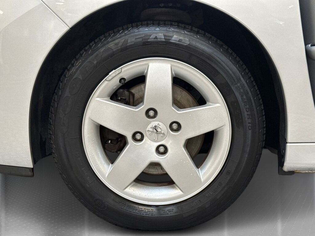 Peugeot 207 2010 Harmaa