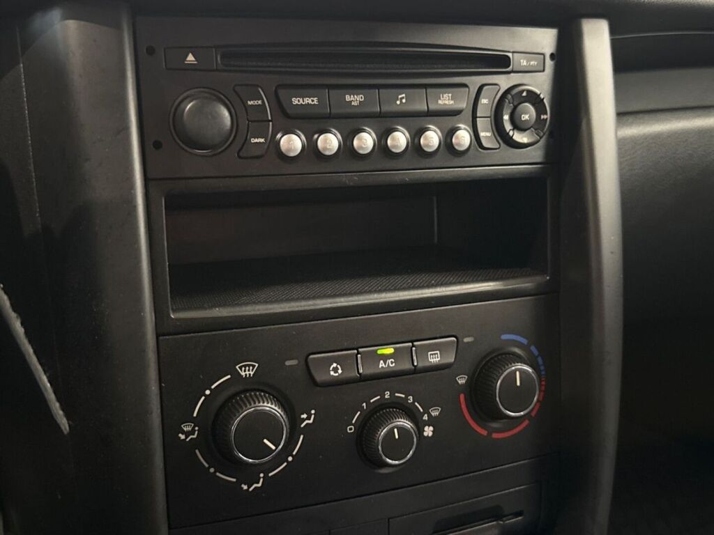Peugeot 207 2010 Harmaa