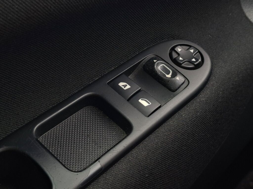 Peugeot 207 2010 Harmaa