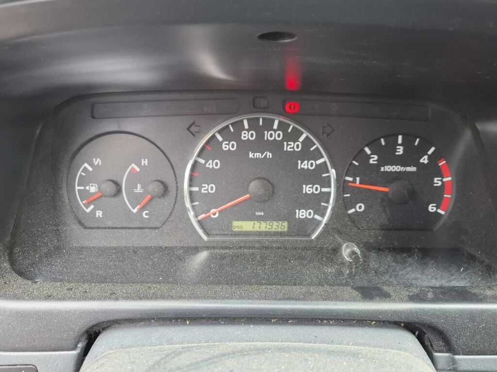 Toyota Hiace 2010 Musta