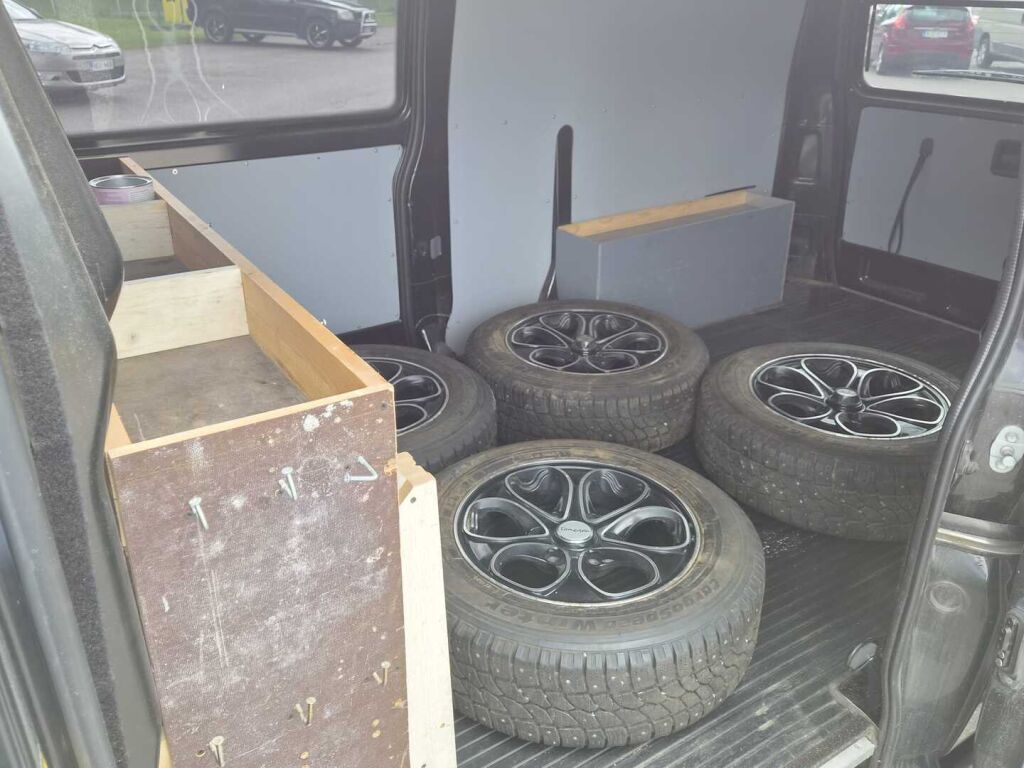 Toyota Hiace 2010 Musta