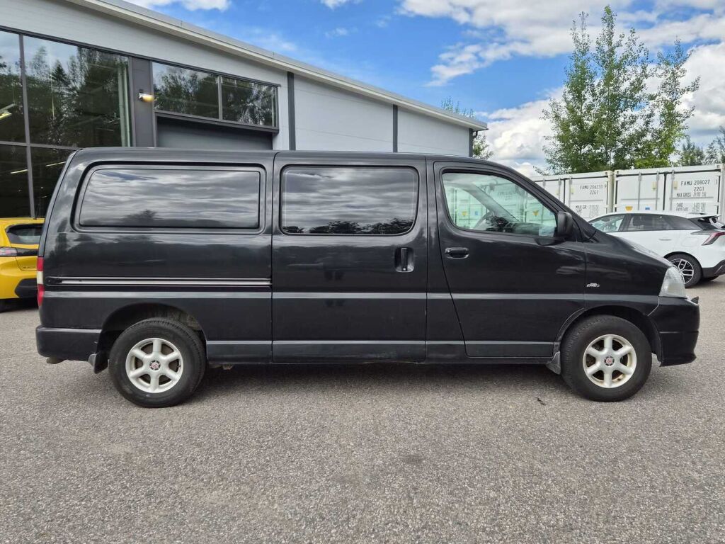 Toyota Hiace 2010 Musta