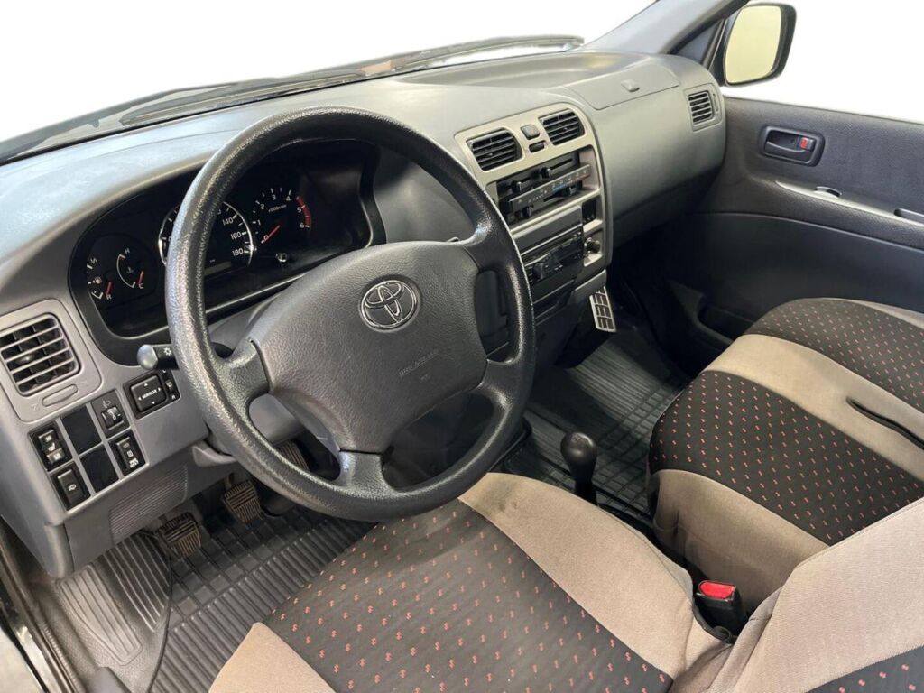 Toyota Hiace 2010 Musta