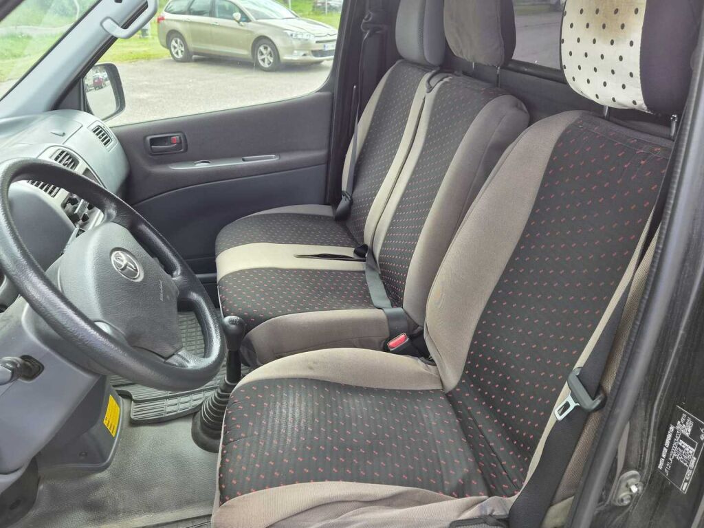 Toyota Hiace 2010 Musta