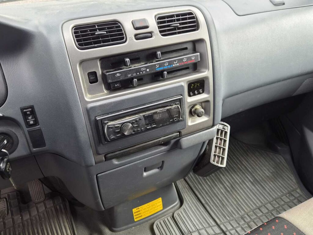Toyota Hiace 2010 Musta