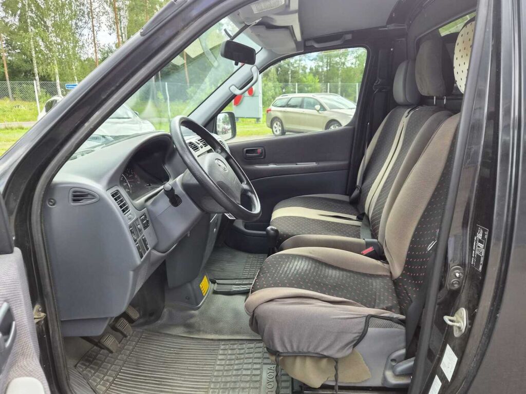 Toyota Hiace 2010 Musta