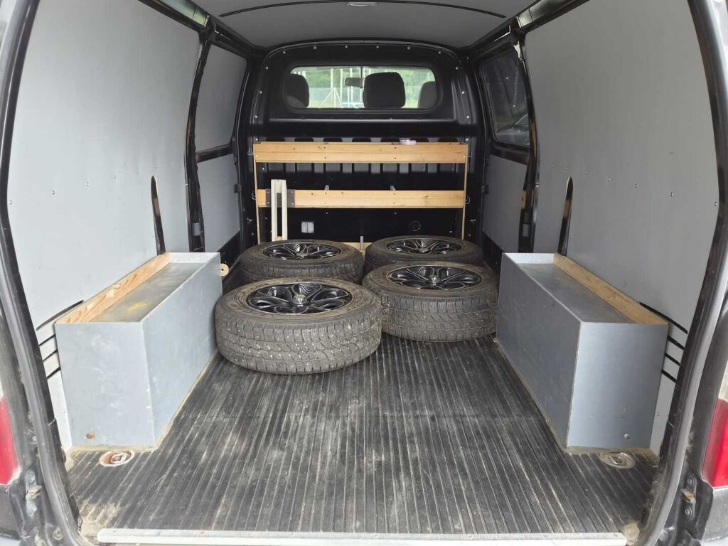 Toyota Hiace 2010 Musta