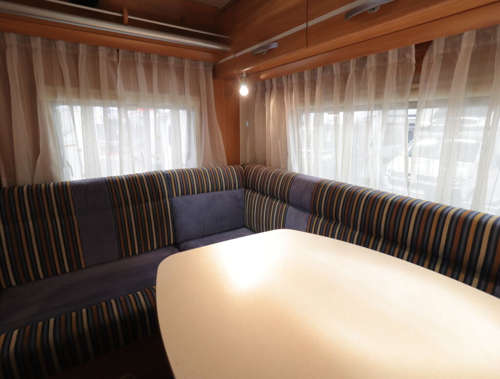 Hymer C 642 CL 2010 Sininen