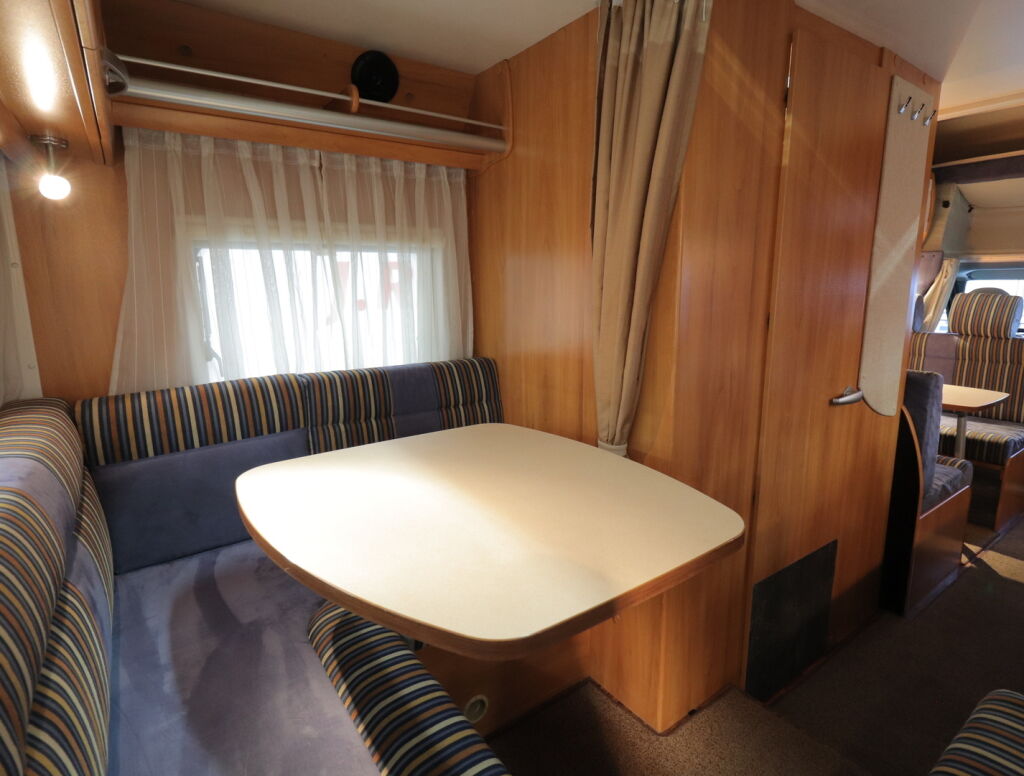 Hymer C 642 CL 2010 Sininen