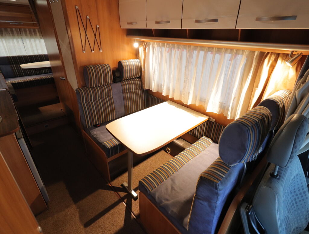 Hymer C 642 CL 2010 Sininen