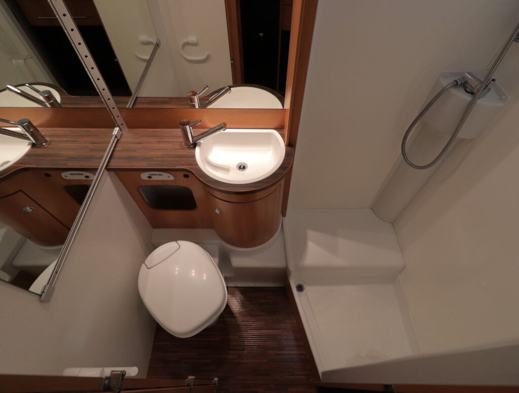 Hymer C 642 CL 2010 Sininen