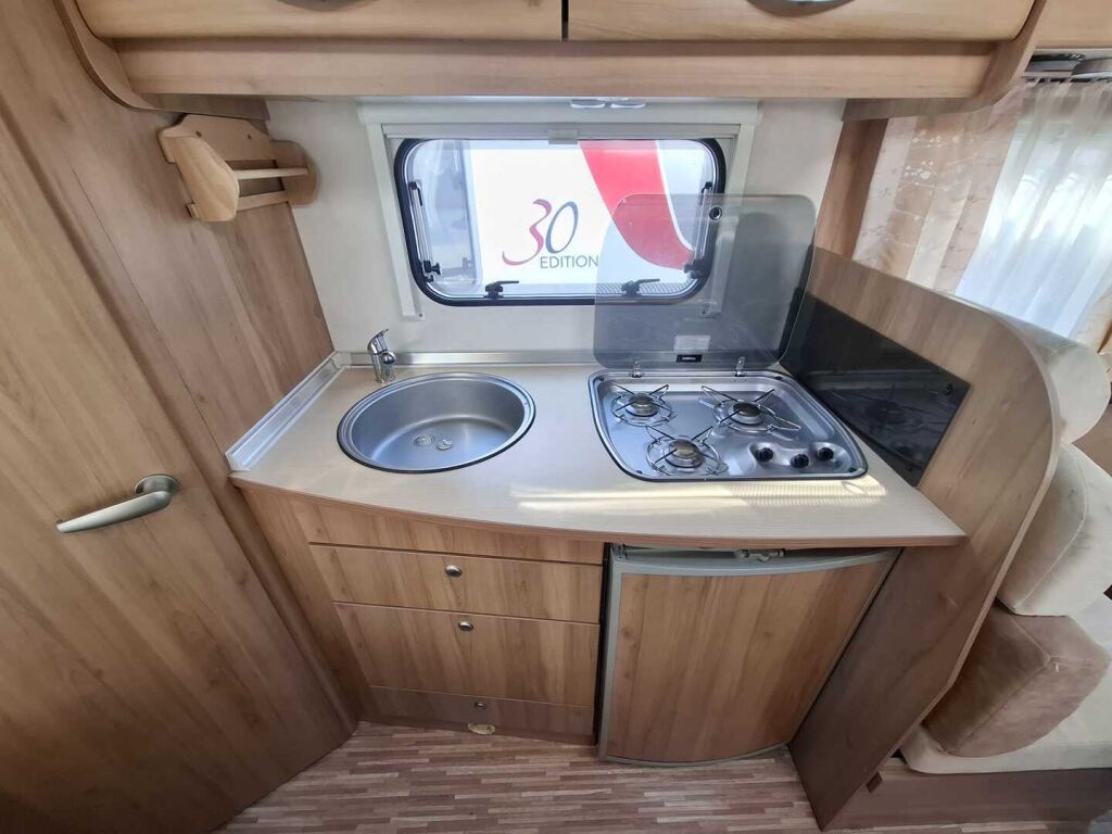 Bürstner Nexxo T 660 2008 Valkoinen