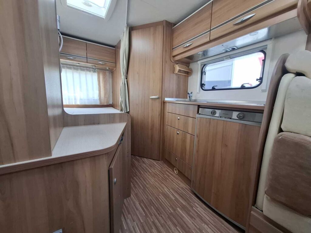 Bürstner Nexxo T 660 2008 Valkoinen