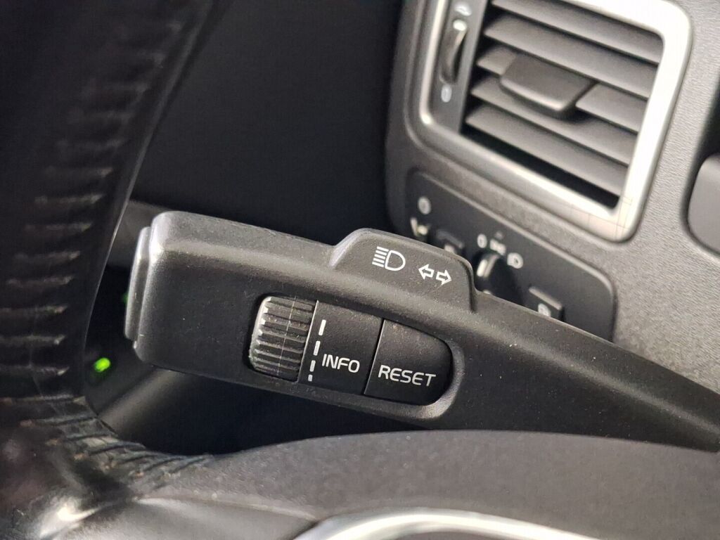 Volvo XC70 2010 Sininen