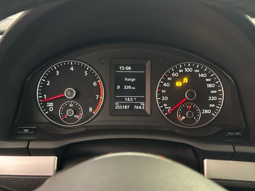 Volkswagen Scirocco 2011 Musta