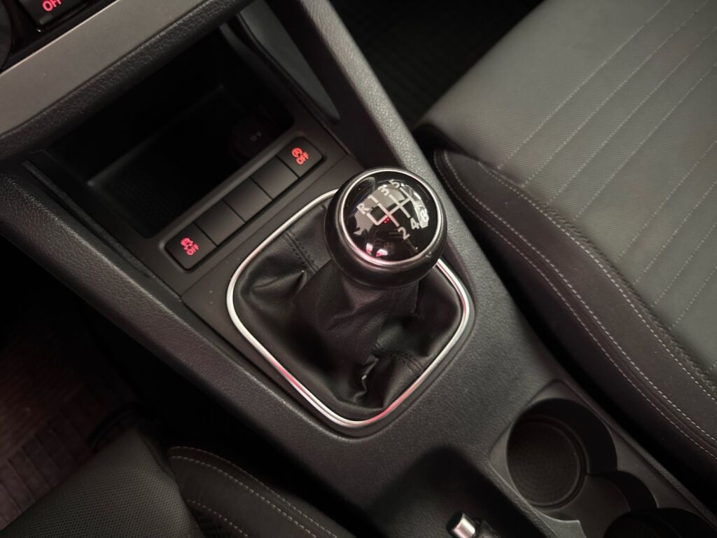 Volkswagen Scirocco 2011 Musta