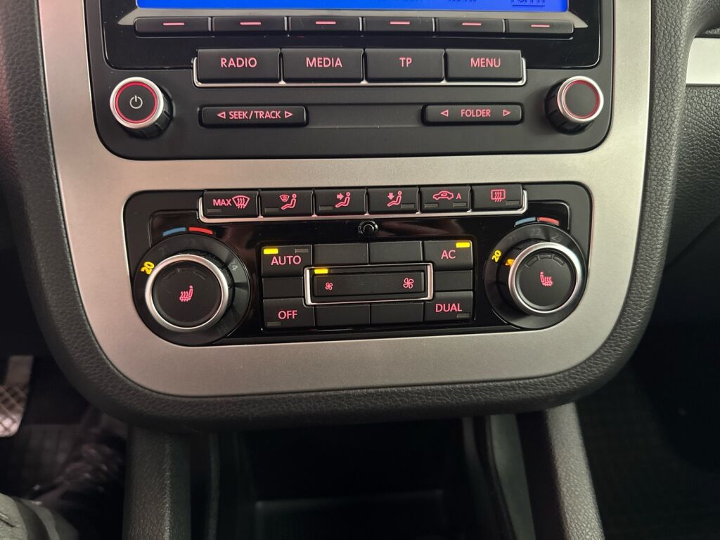 Volkswagen Scirocco 2011 Musta