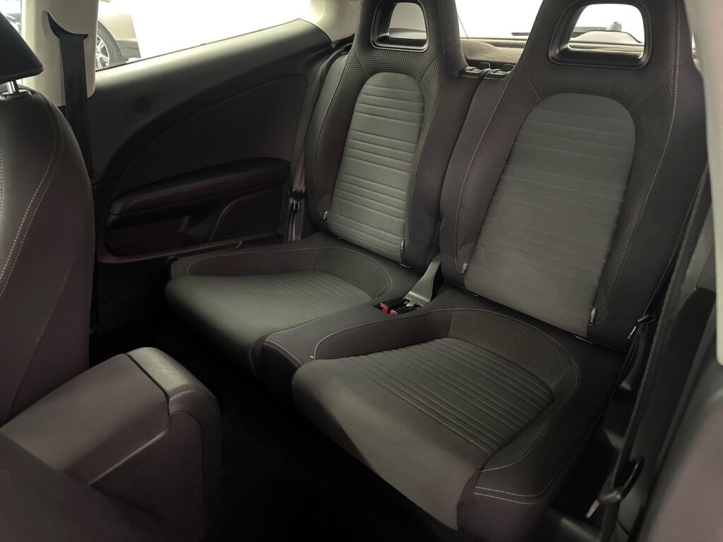 Volkswagen Scirocco 2011 Musta