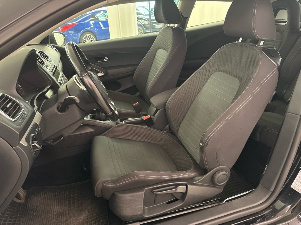 Volkswagen Scirocco 2011 Musta