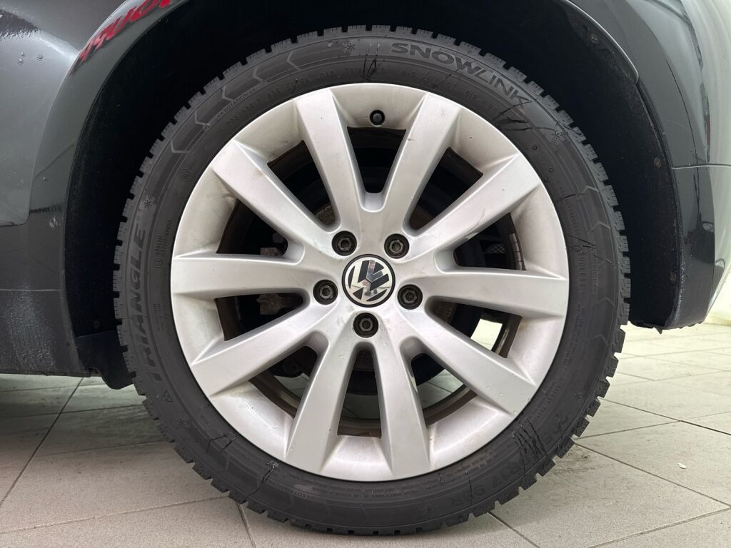 Volkswagen Scirocco 2011 Musta