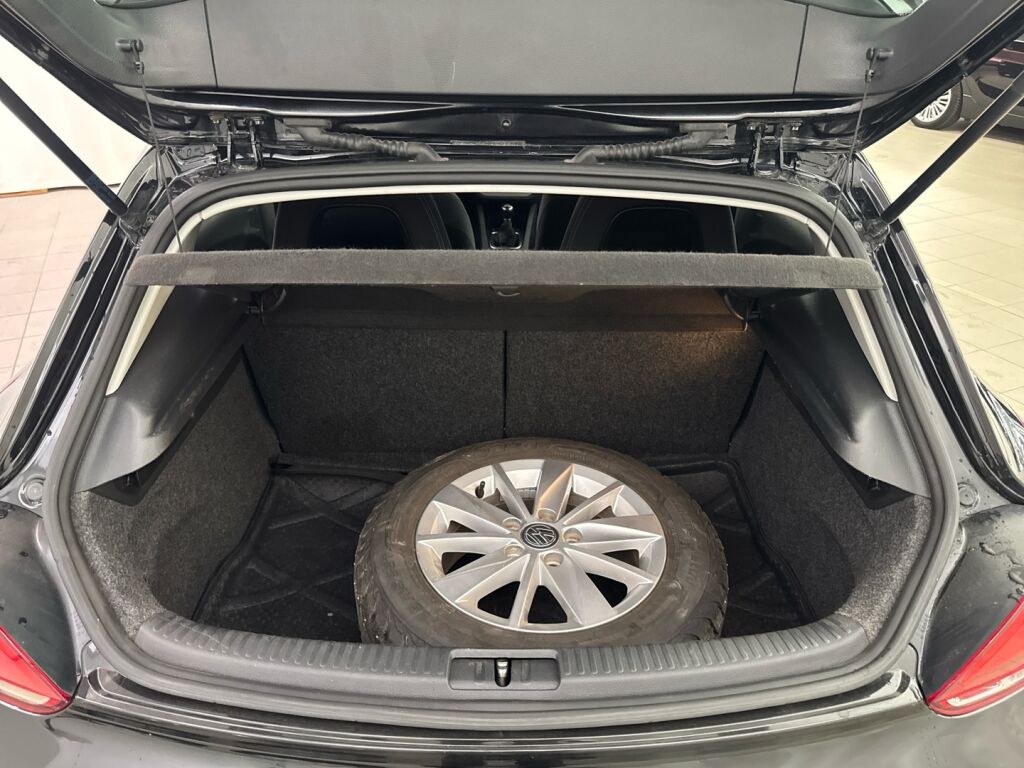 Volkswagen Scirocco 2011 Musta