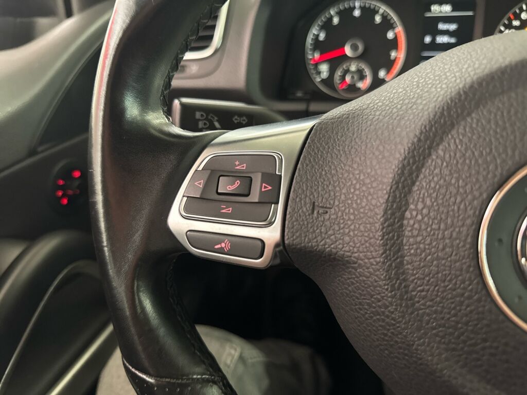 Volkswagen Scirocco 2011 Musta