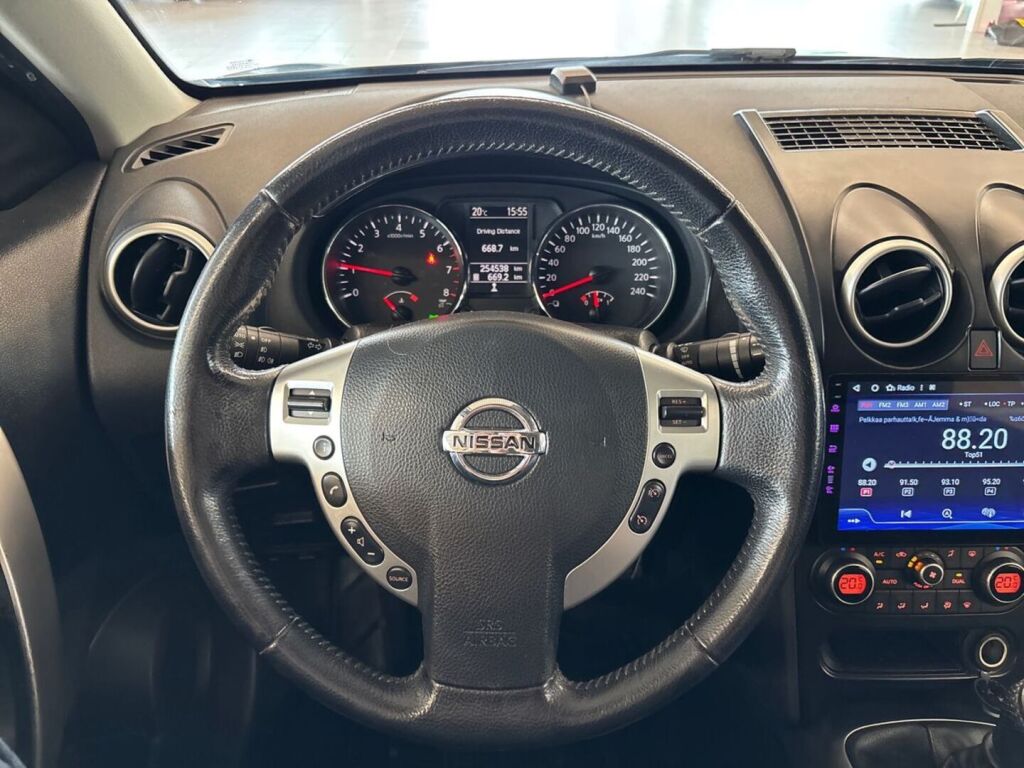 Nissan Qashqai+2 2011 Musta