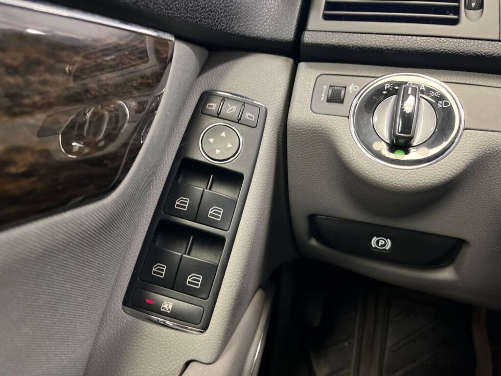 Mercedes-Benz C 2007 Met.Musta