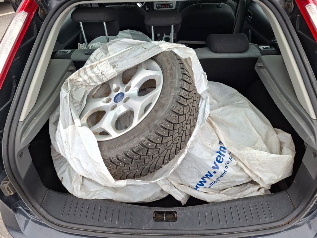Ford Focus 2011 Harmaa