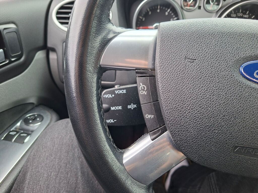 Ford Focus 2011 Harmaa