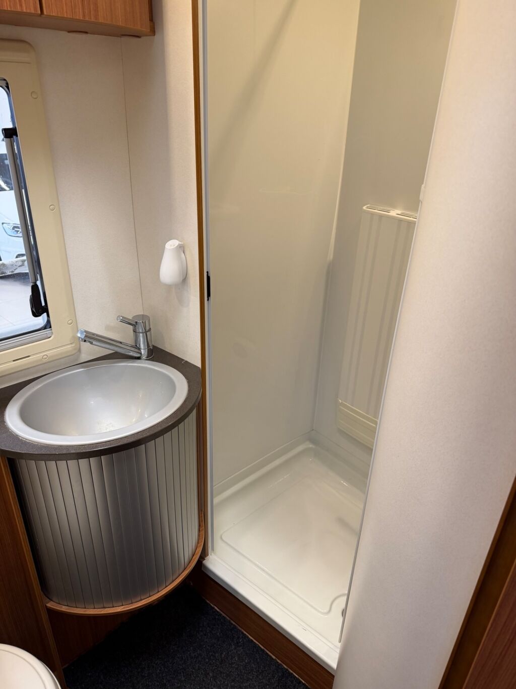 Adria Coral Plus 670 SLT 2012 Harmaa