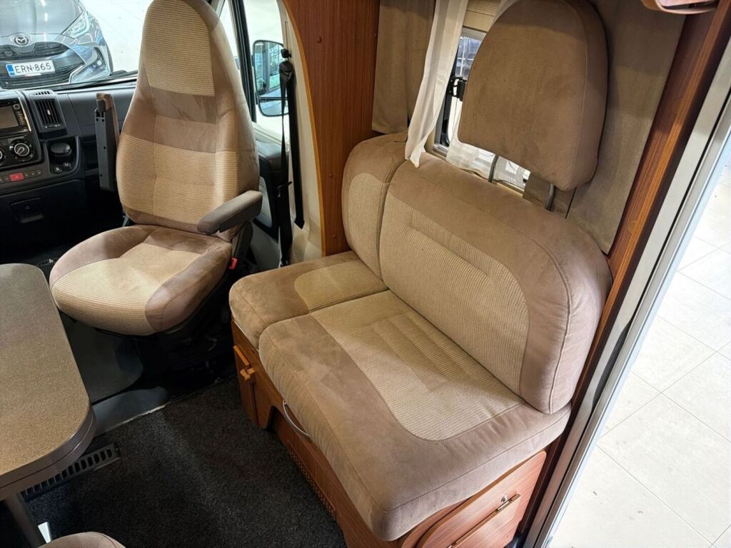 Adria Coral Plus 670 SLT 2012 Harmaa