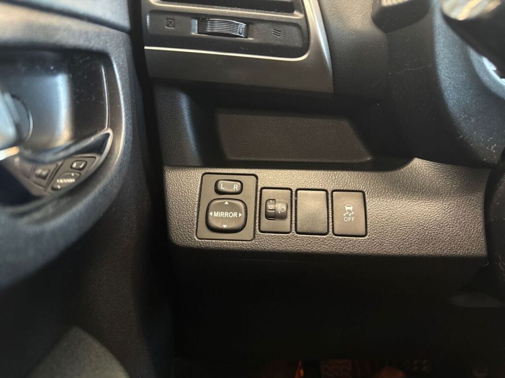 Toyota Verso-S 2011 Valkoinen