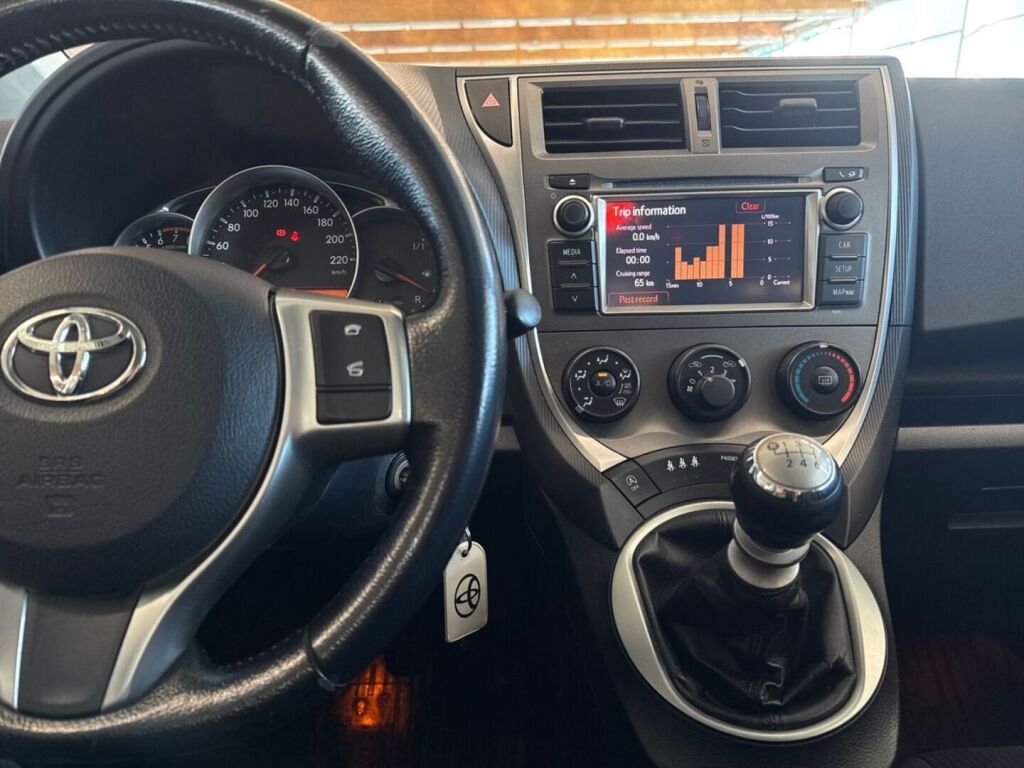 Toyota Verso-S 2011 Valkoinen