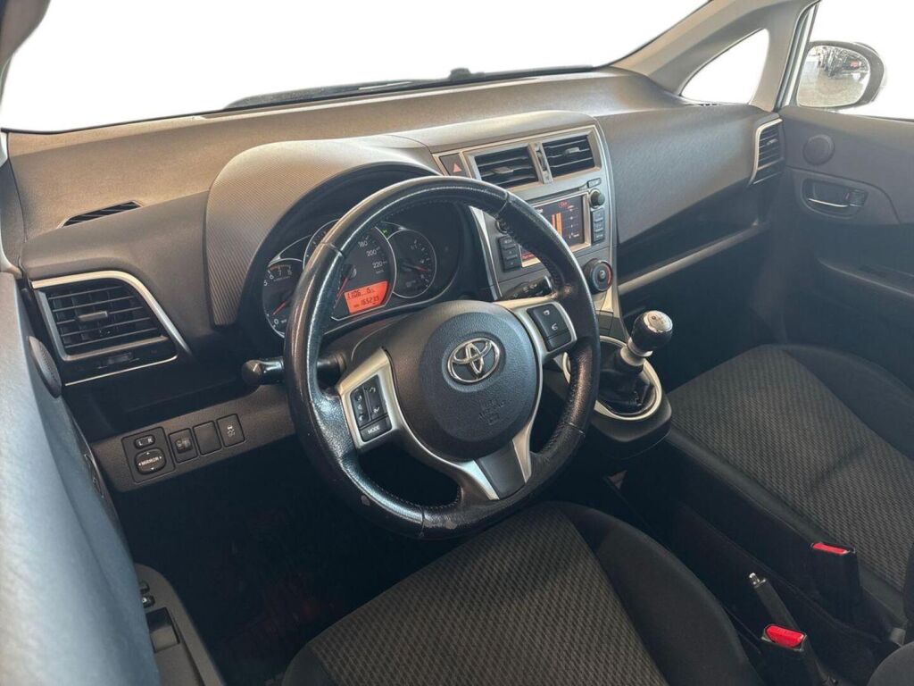 Toyota Verso-S 2011 Valkoinen