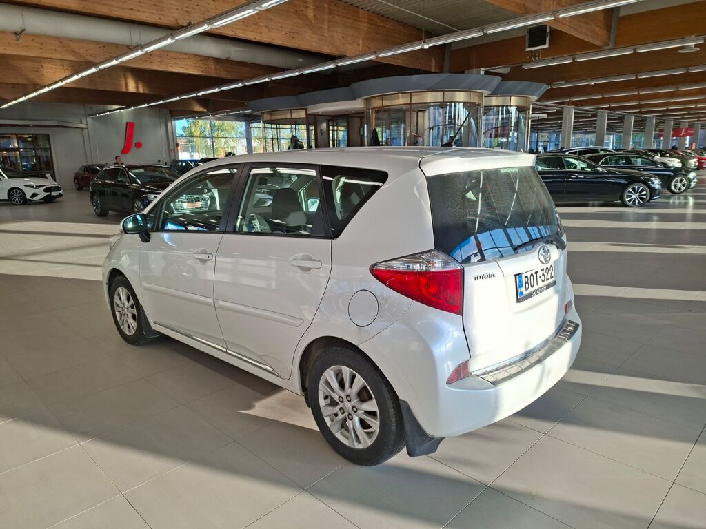 Toyota Verso-S 2011 Valkoinen