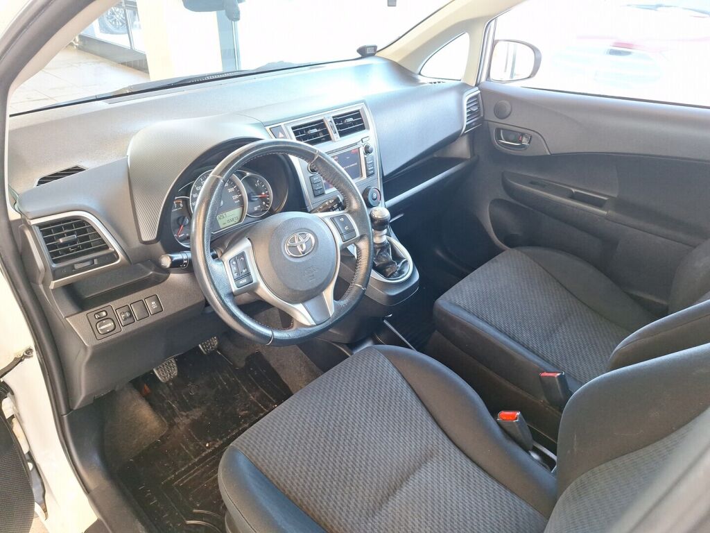 Toyota Verso-S 2011 Valkoinen