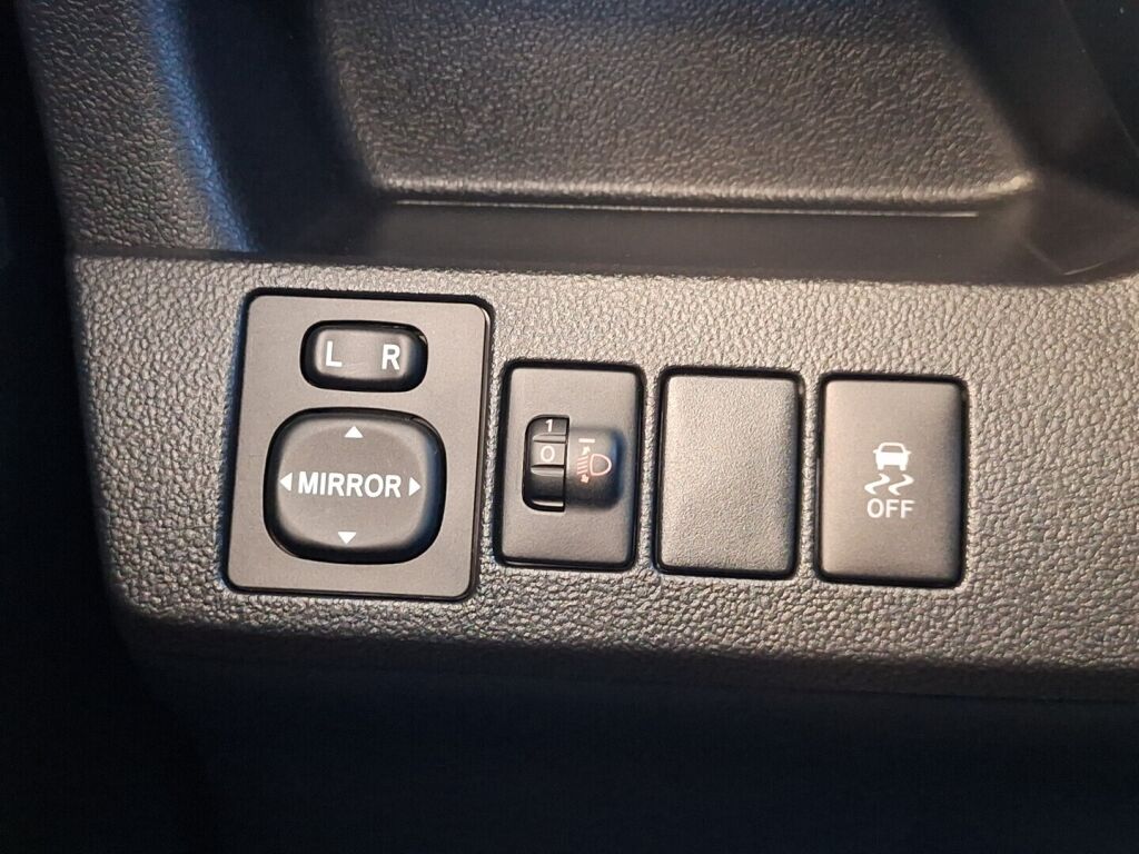 Toyota Verso-S 2011 Valkoinen