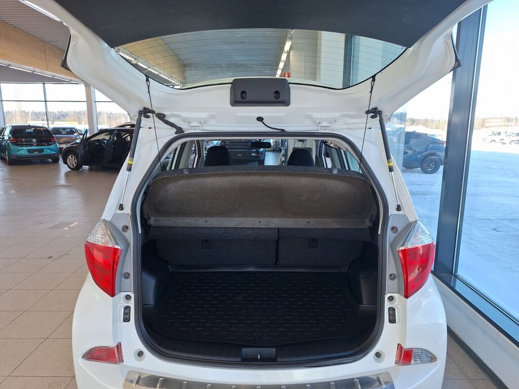 Toyota Verso-S 2011 Valkoinen