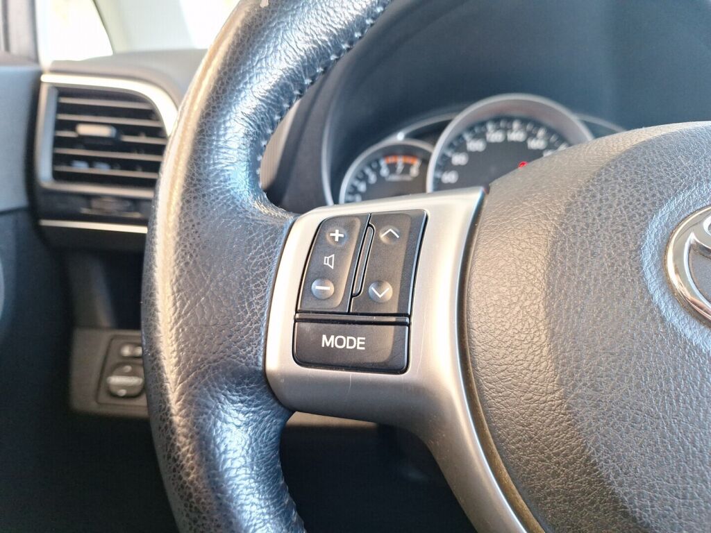 Toyota Verso-S 2011 Valkoinen