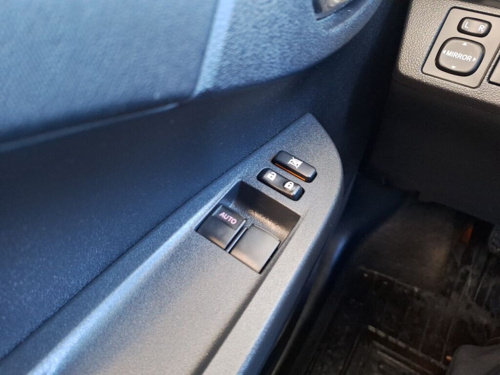 Toyota Verso-S 2011 Valkoinen