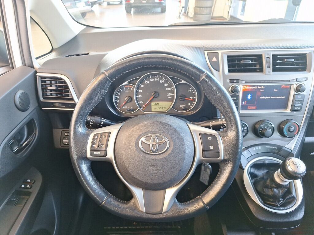 Toyota Verso-S 2011 Valkoinen