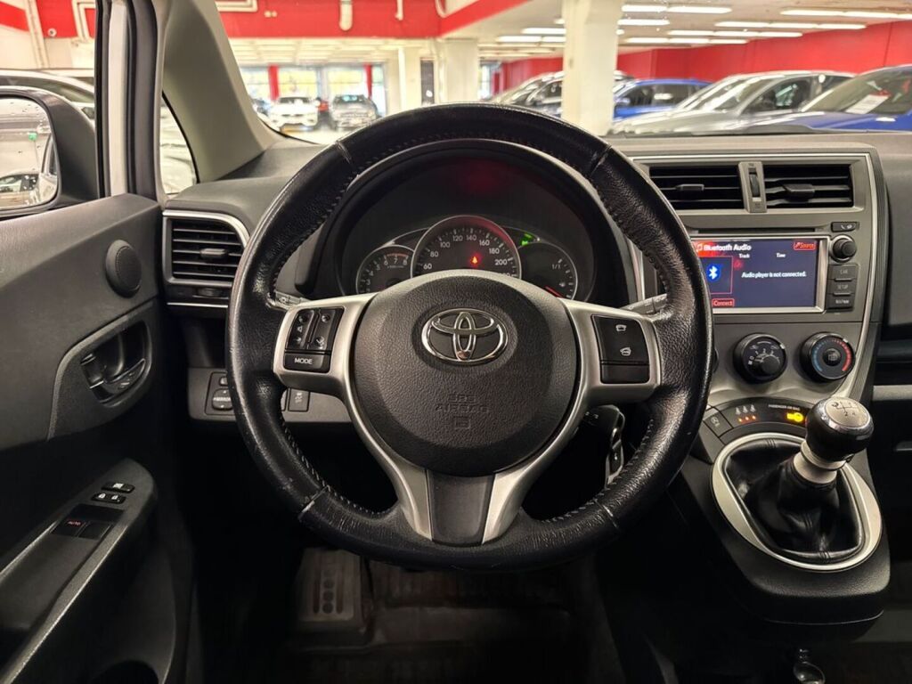 Toyota Verso-S 2011 Valkoinen