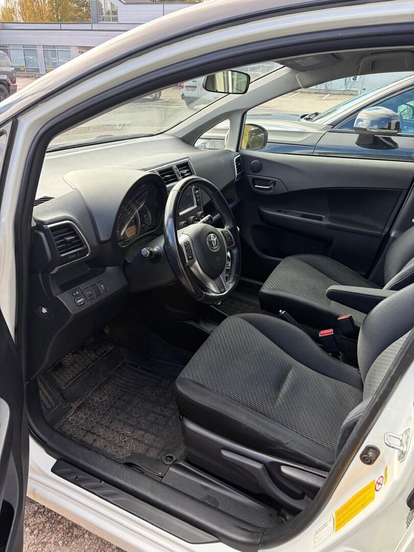 Toyota Verso-S 2011 Valkoinen