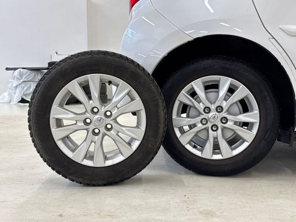 Toyota Verso-S 2011 Valkoinen