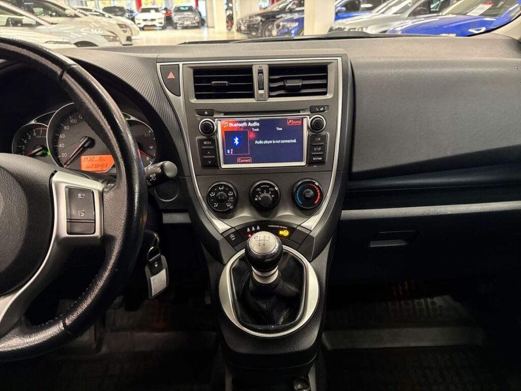 Toyota Verso-S 2011 Valkoinen