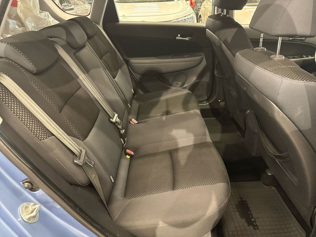 Hyundai i30 2011 Sininen