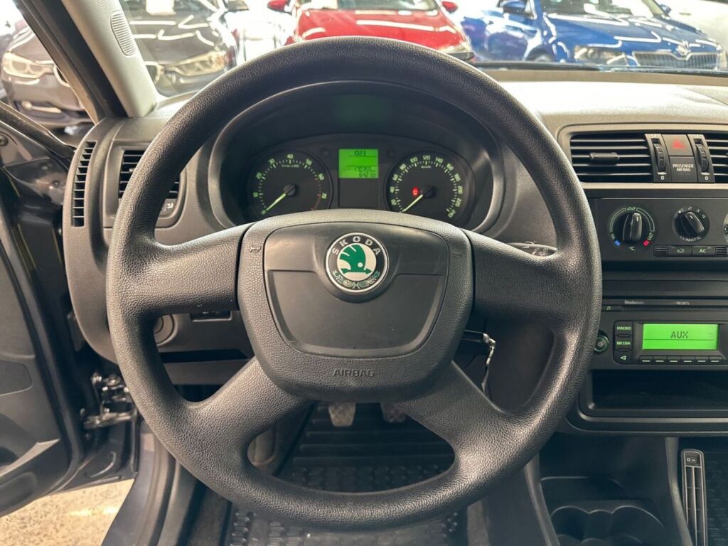 Skoda Fabia 2011 Harmaa