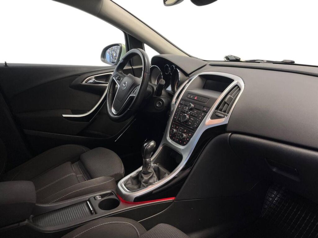 Opel Astra 2011 Vihreä