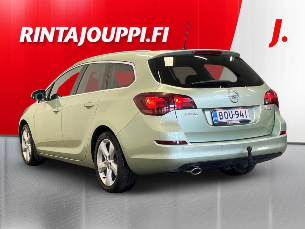 Opel Astra 2011 Vihreä